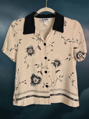🖤Vintage Floral Black And Cream Button Collared Blouse🖤